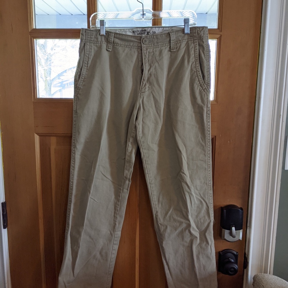 Old Navy Broken-In Khakis, 32x32